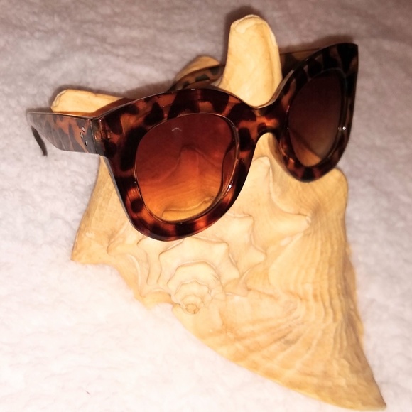 Restock🎉HP Boutique Tortoise Oversized Sunglasses - Picture 5 of 8